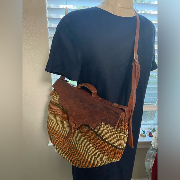 Rare Vintage Boho Leather Woven Jute Bucket Saddle Crossbody Top Handle Bag - Picture 6 of 16